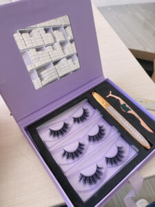 custom eyelash packaging with lash logo