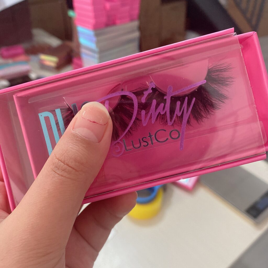 custom eyelash packaging