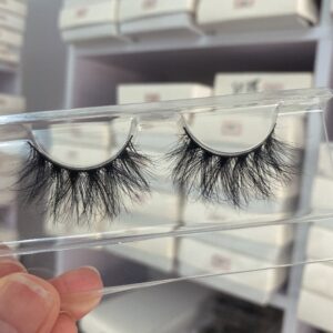 how to find a lash vendor